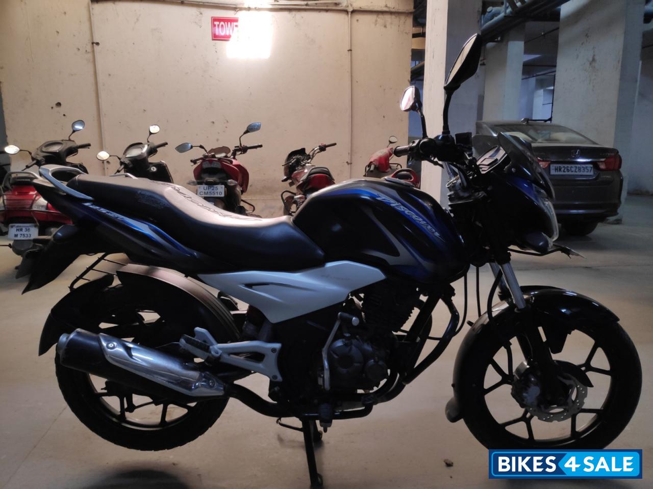 Black Bajaj Discover 125 ST