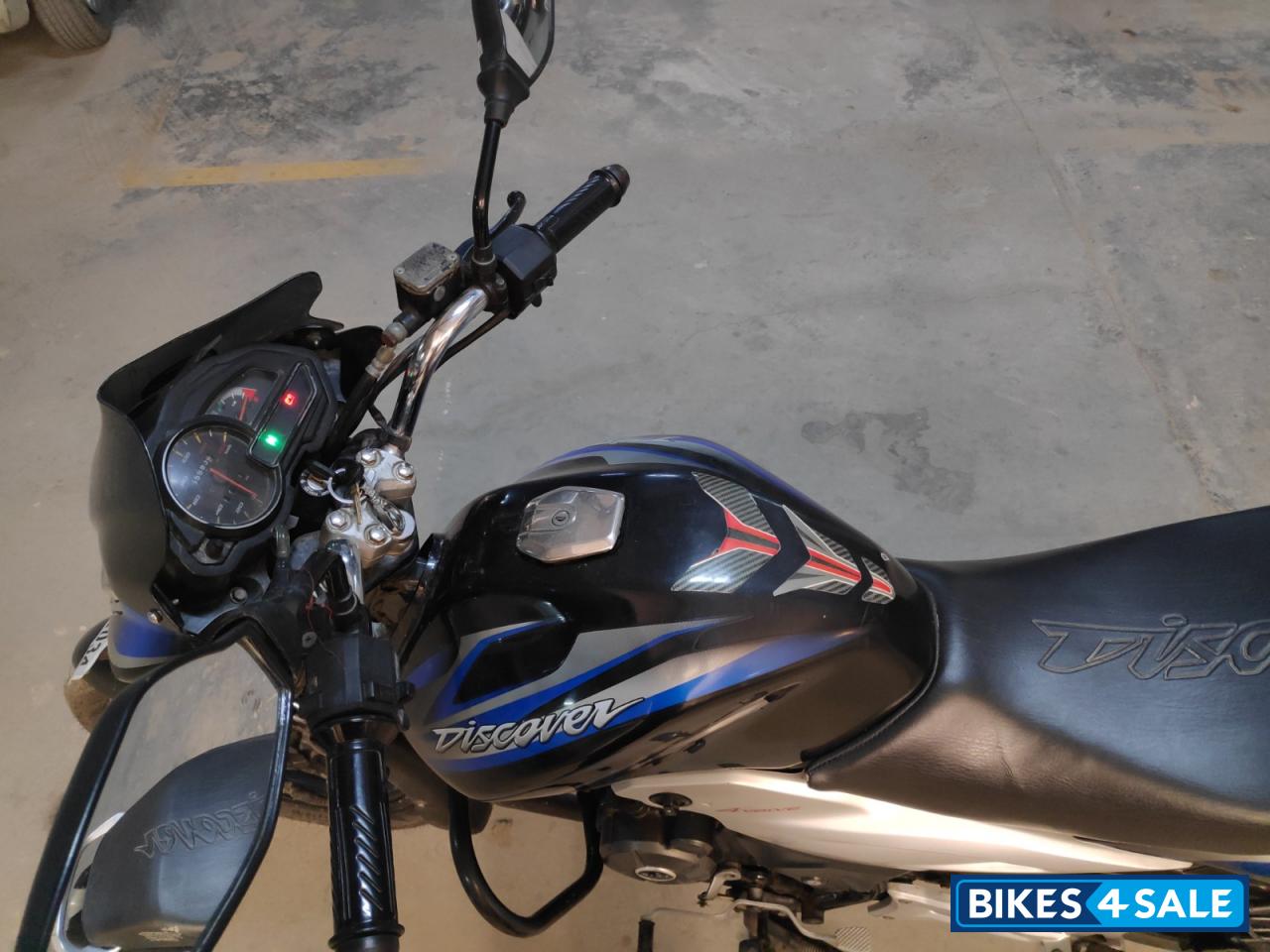 Black Bajaj Discover 125 ST