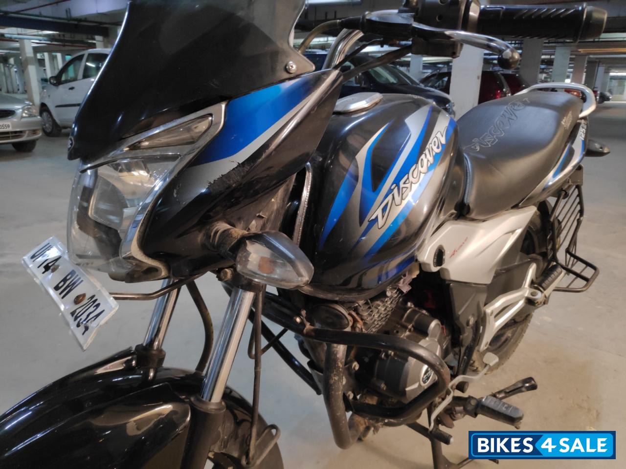 Black Bajaj Discover 125 ST