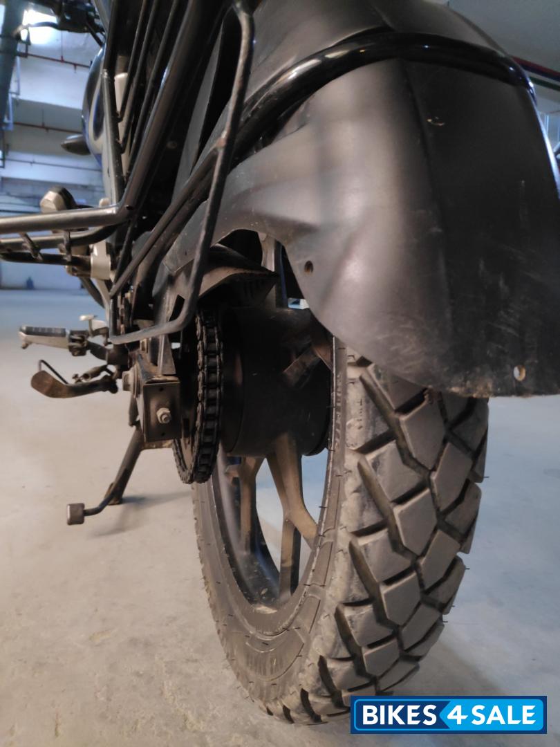 Black Bajaj Discover 125 ST