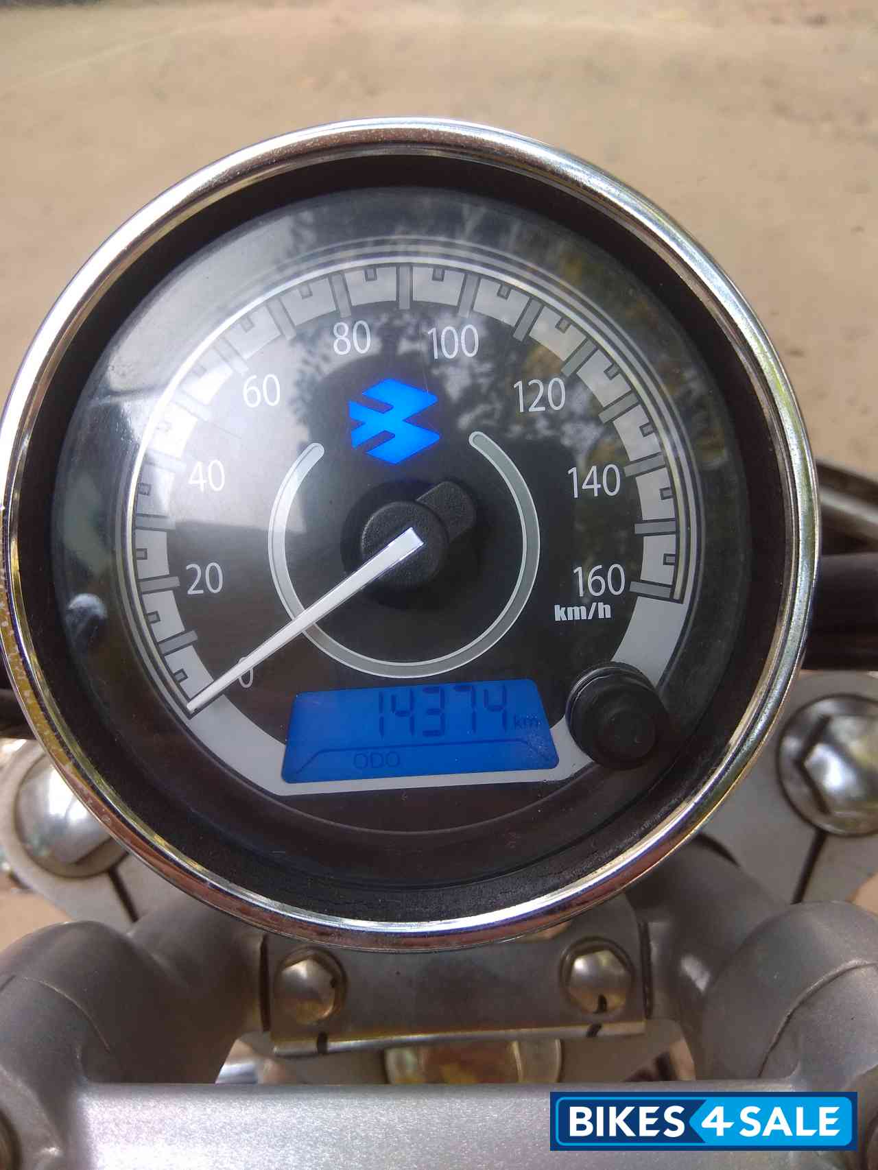 Black Bajaj Avenger Cruise 220