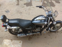 Black Bajaj Avenger Cruise 220