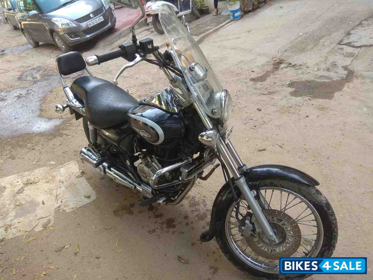 Black Bajaj Avenger Cruise 220