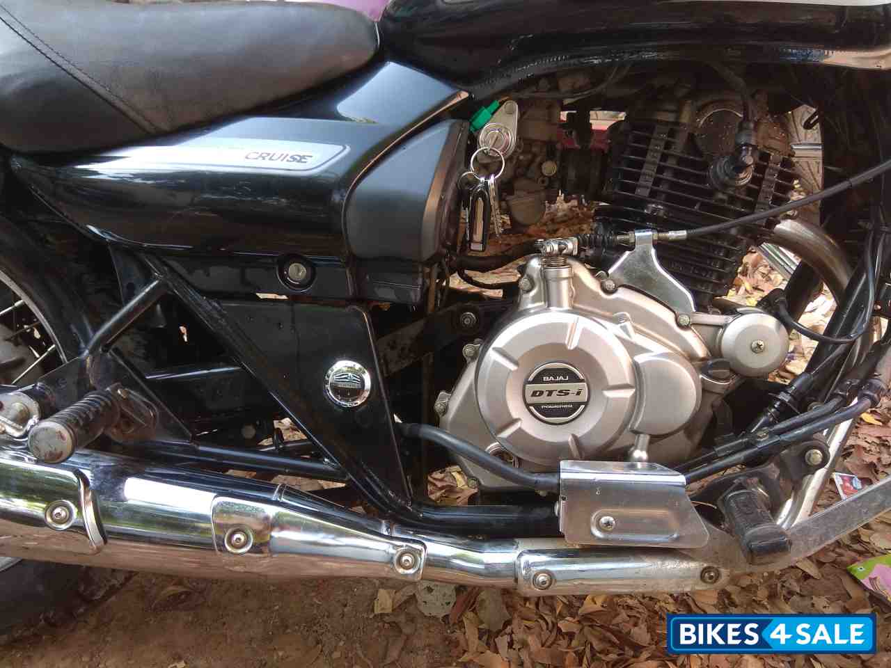 Black Bajaj Avenger Cruise 220