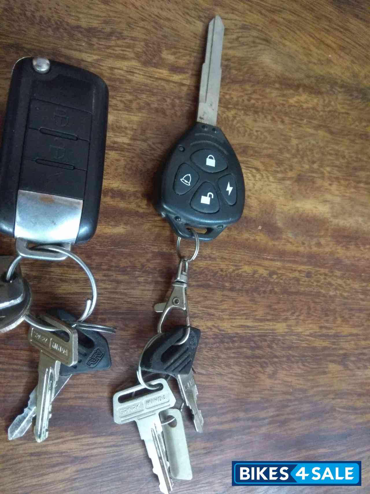 Black Bajaj Avenger Cruise 220