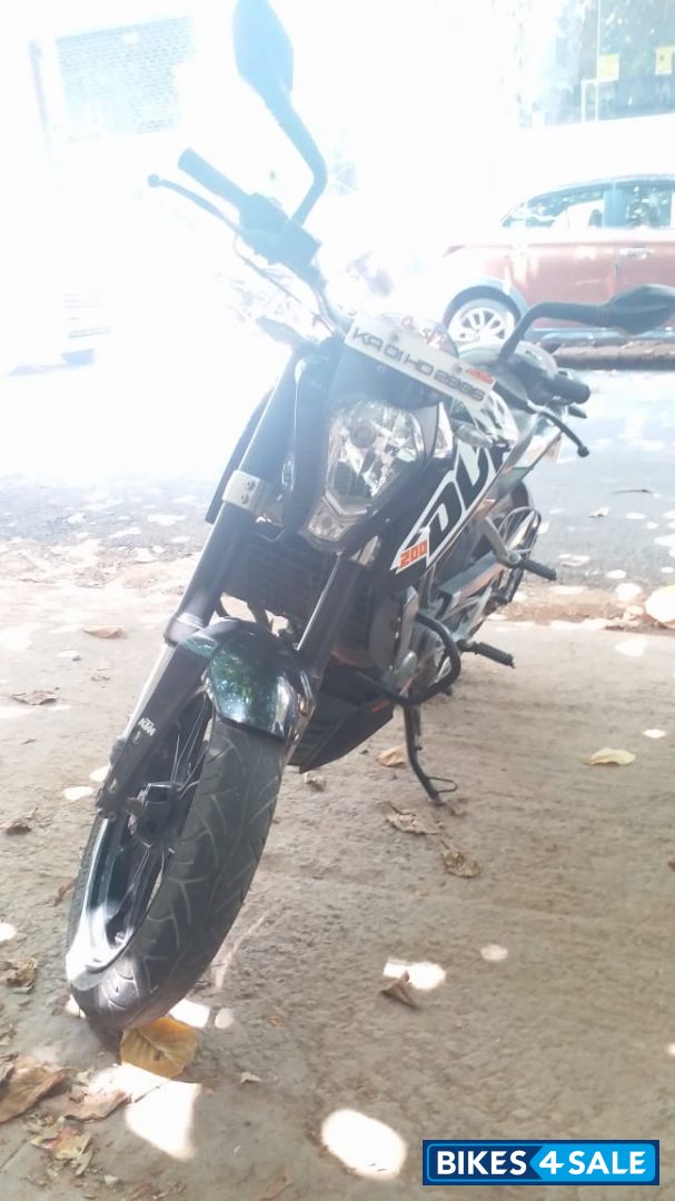 Black KTM Duke 200