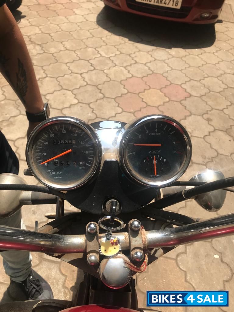 Red Royal Enfield Thunderbird TwinSpark 350 Red Royal Enfield Thunderbird TwinSpark 350