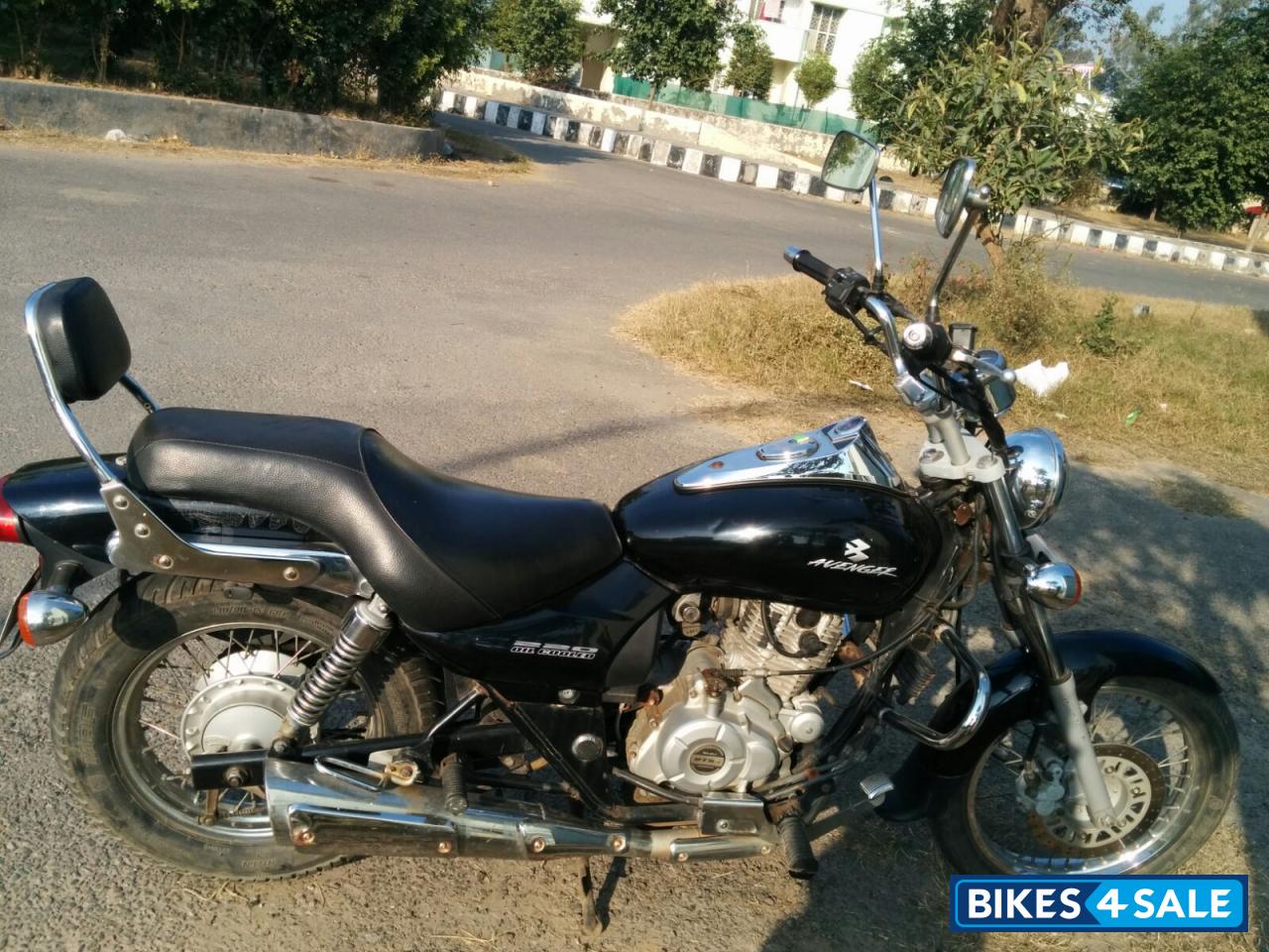 Bajaj Avenger 220 DTS-i