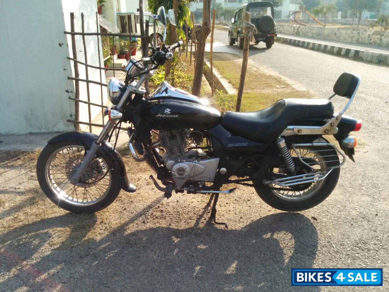 Bajaj Avenger 220 DTS-i