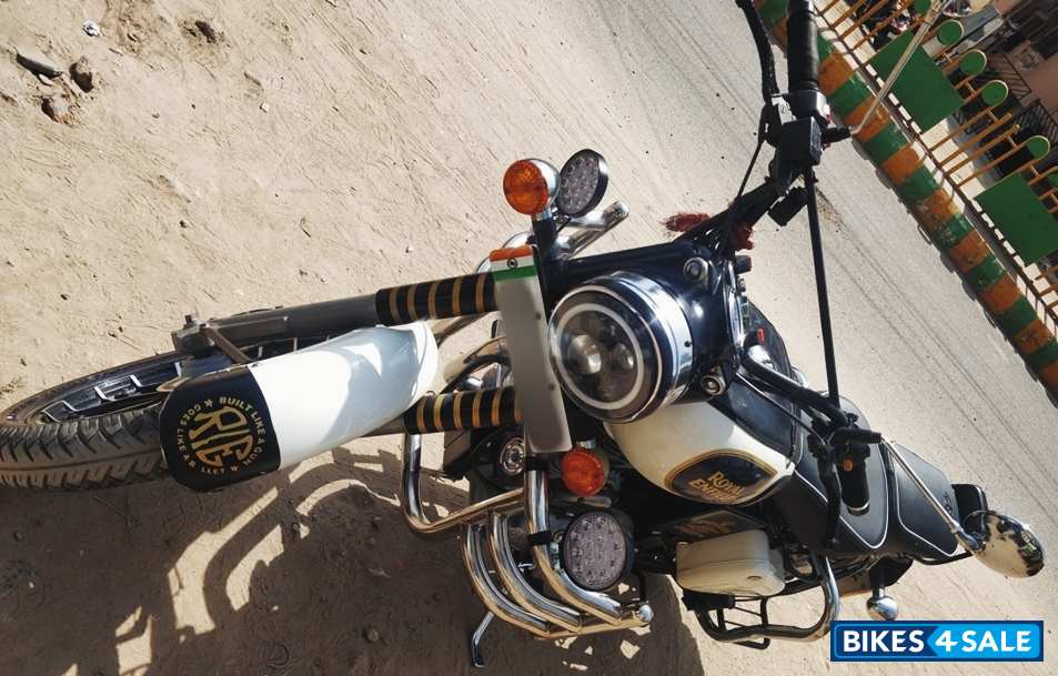 Ash White Royal Enfield Classic 350