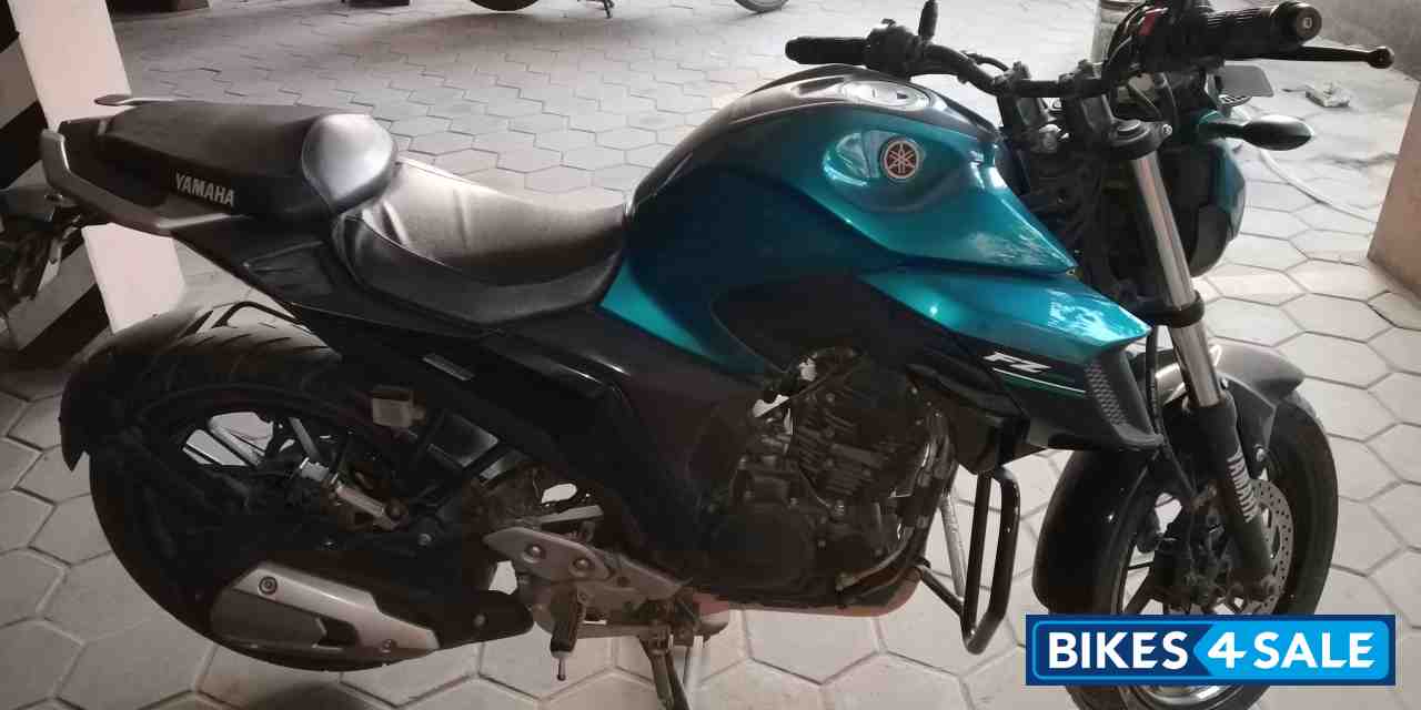 Yamaha FZ25