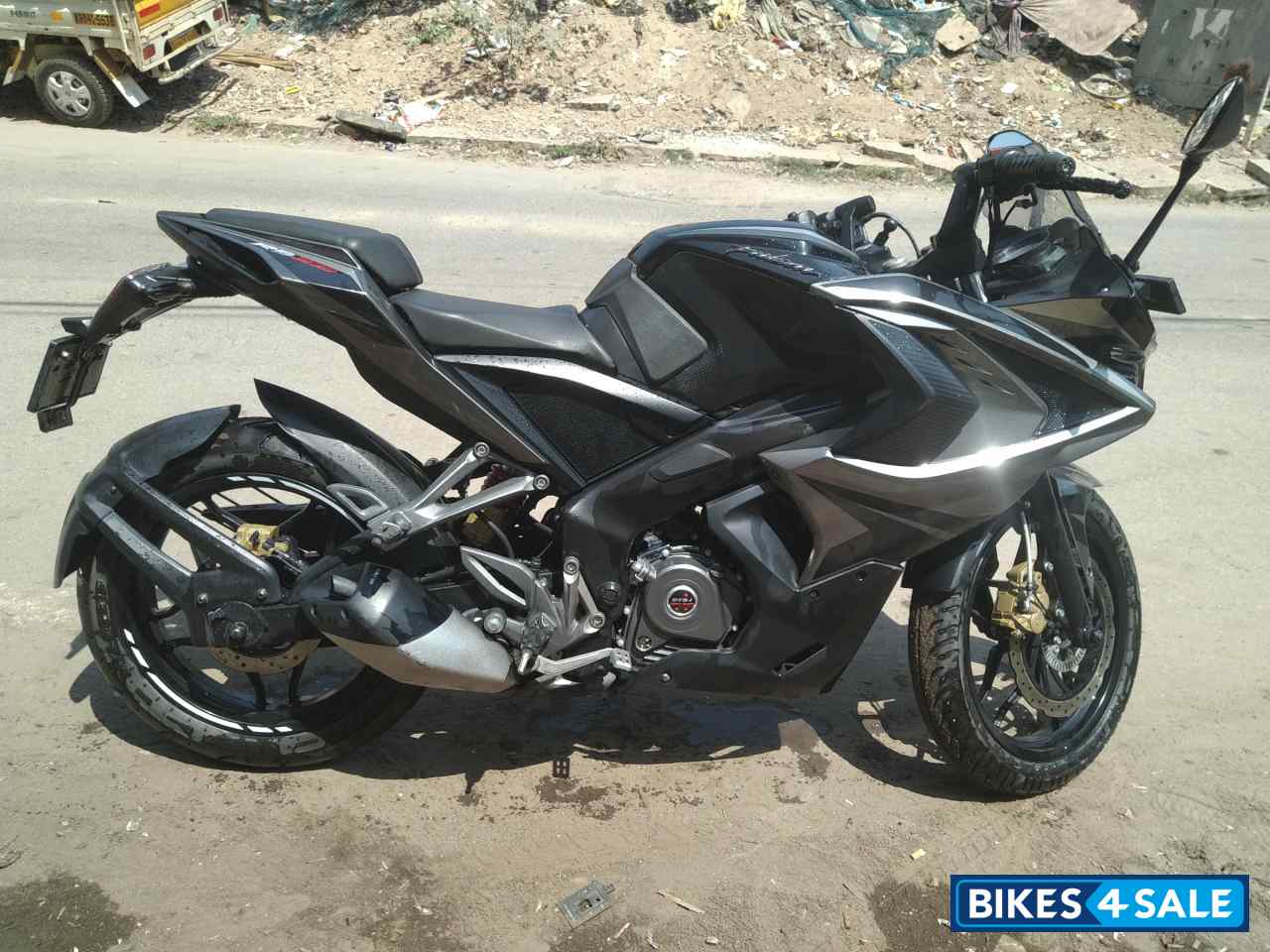 Black Bajaj Pulsar RS 200 ABS
