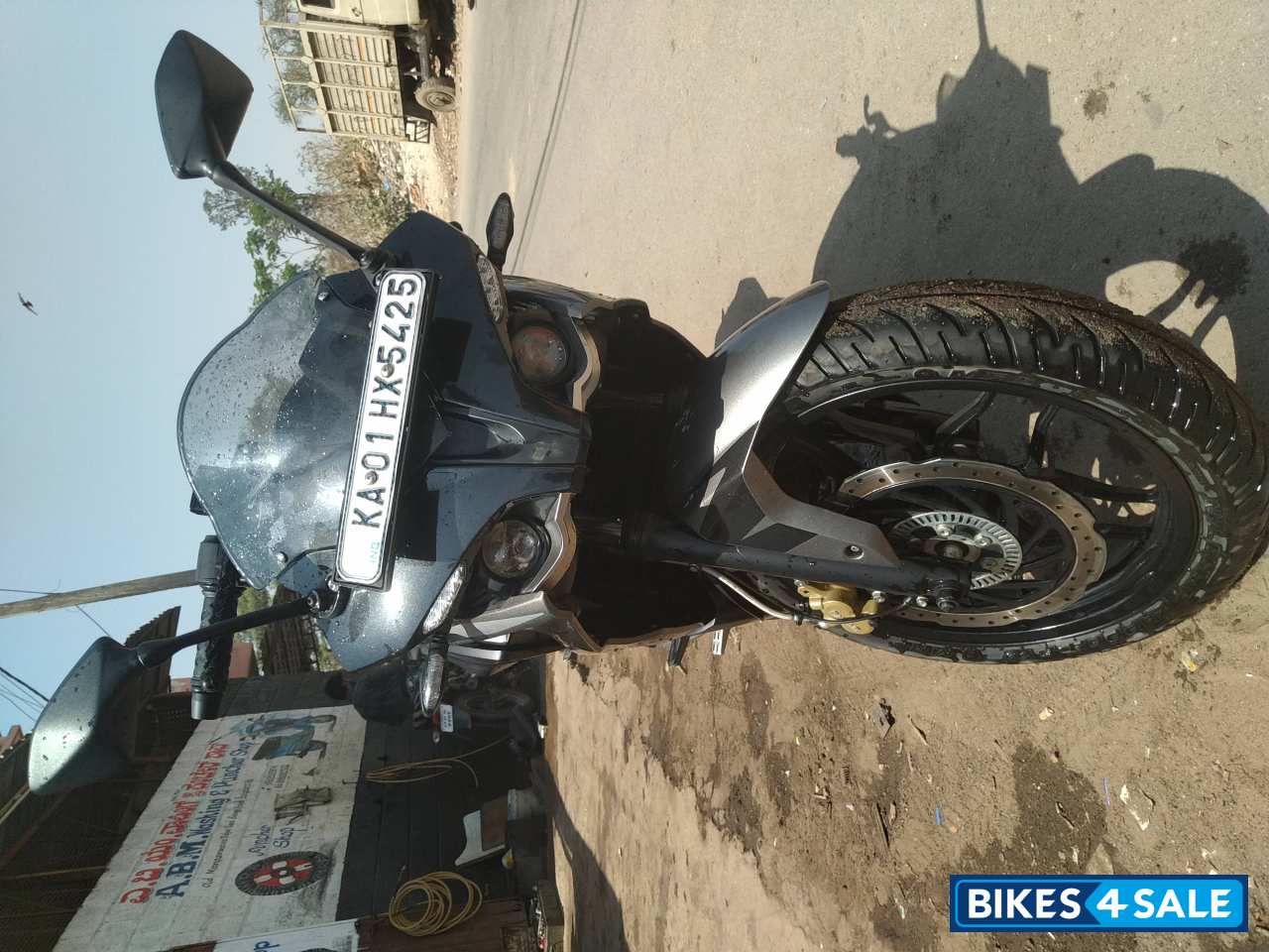 Black Bajaj Pulsar RS 200 ABS