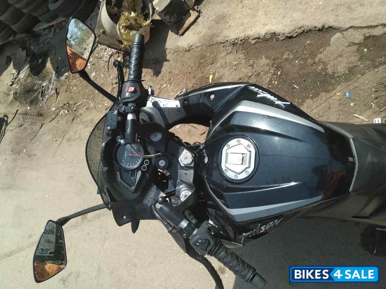 Black Bajaj Pulsar RS 200 ABS