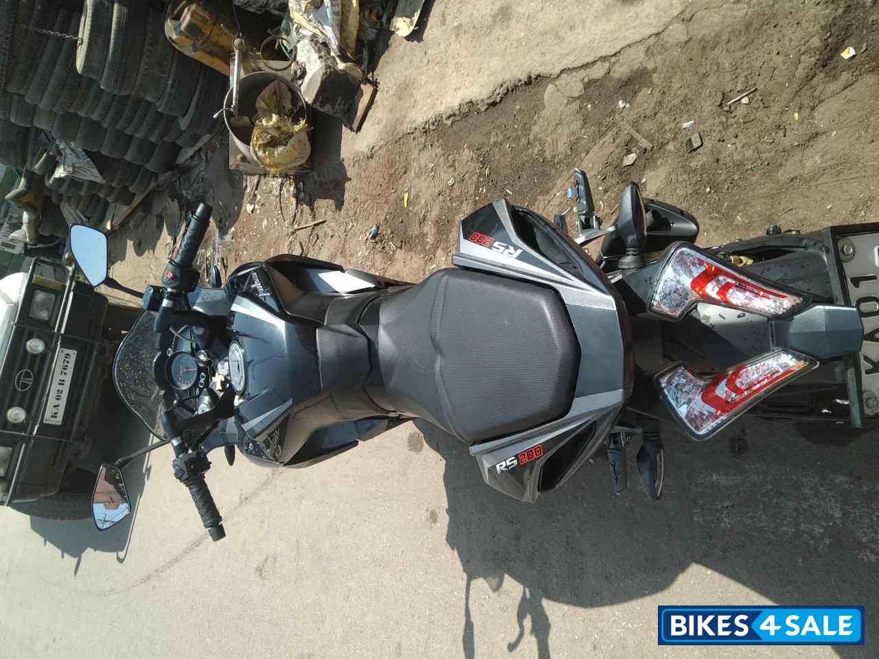 Black Bajaj Pulsar RS 200 ABS