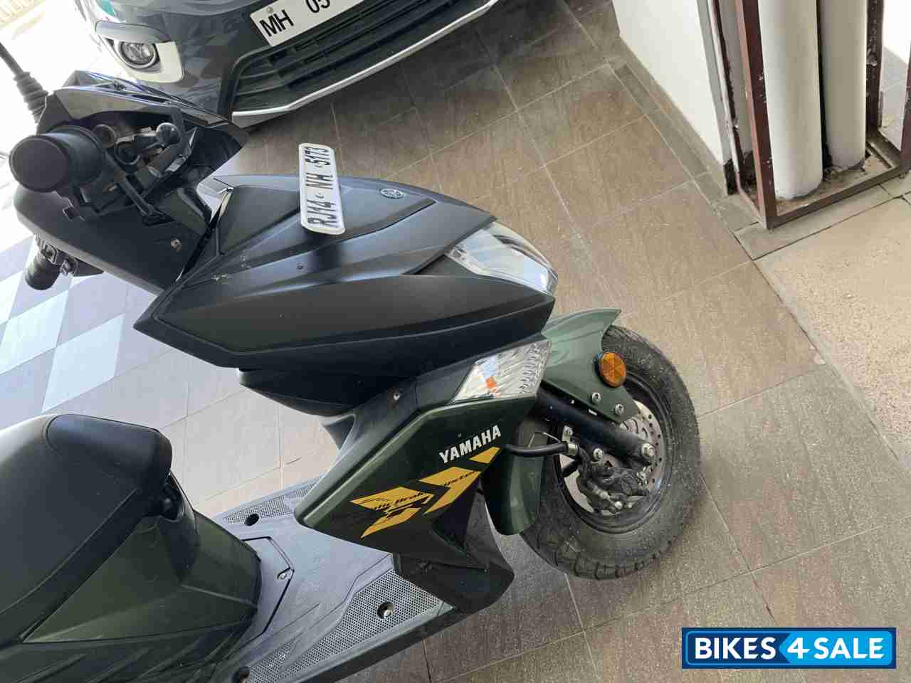 Black Yamaha Cygnus Ray ZR