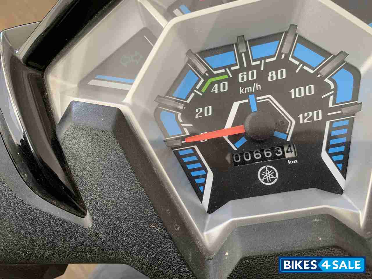 Black Yamaha Cygnus Ray ZR