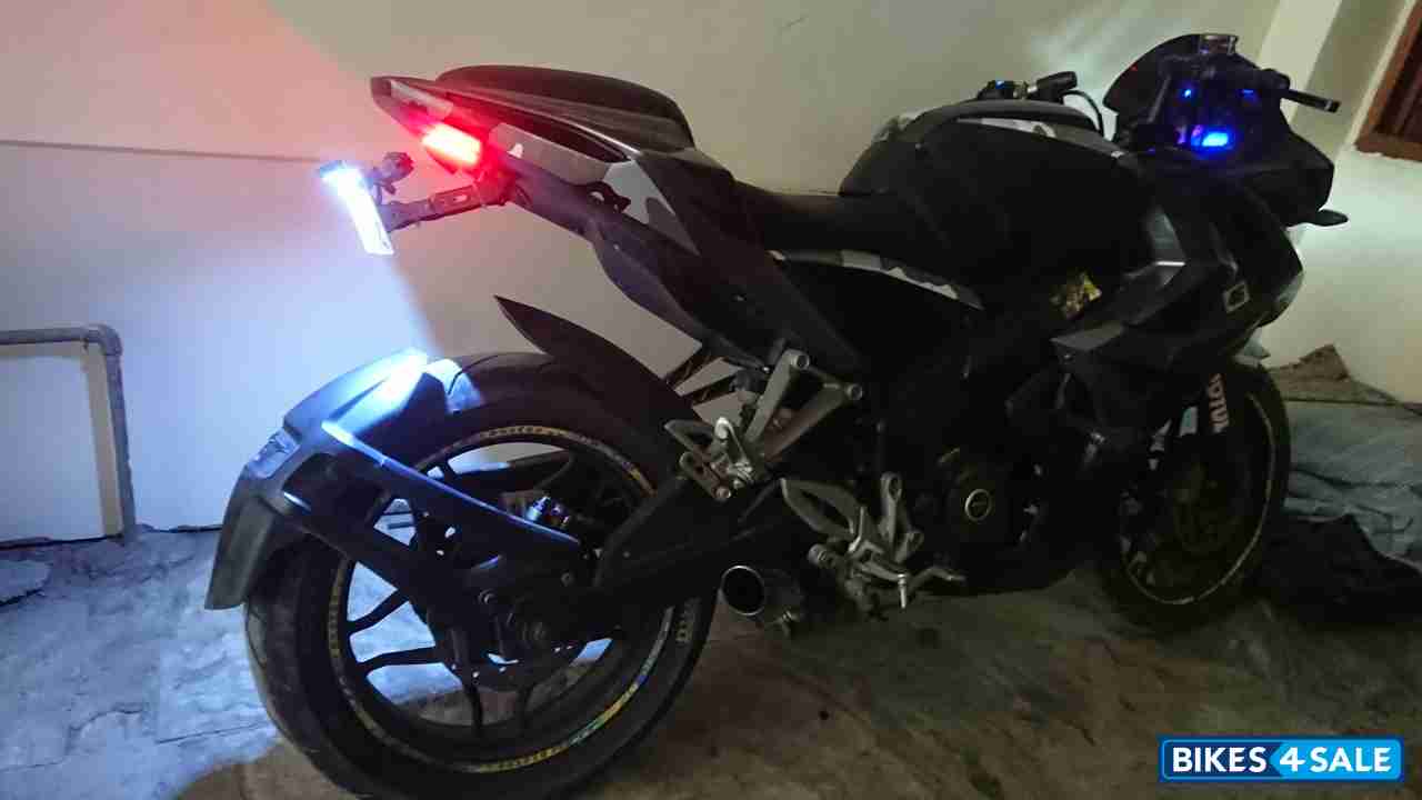Bajaj Pulsar RS 200