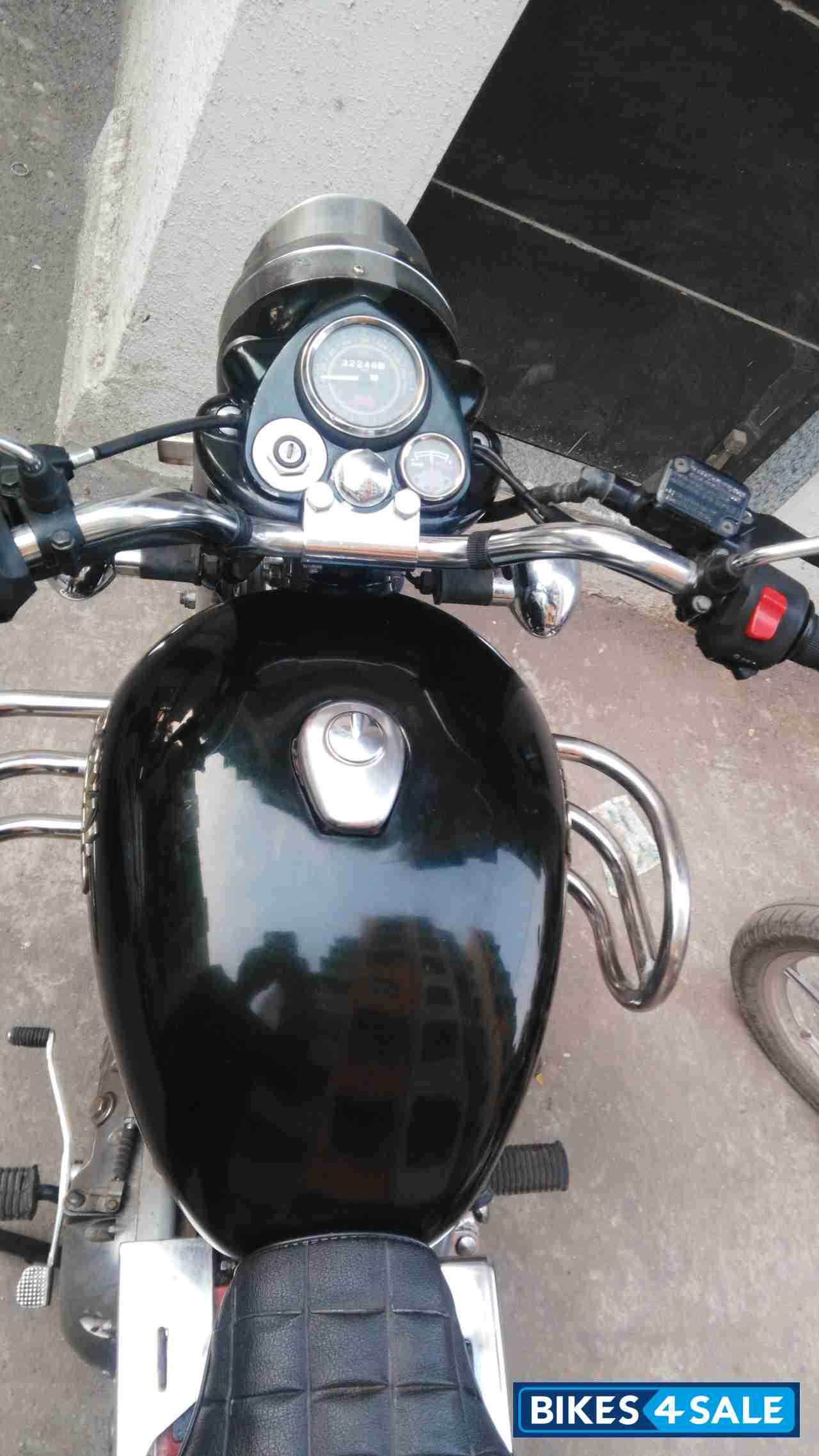 Black Royal Enfield Bullet Electra Twinspark