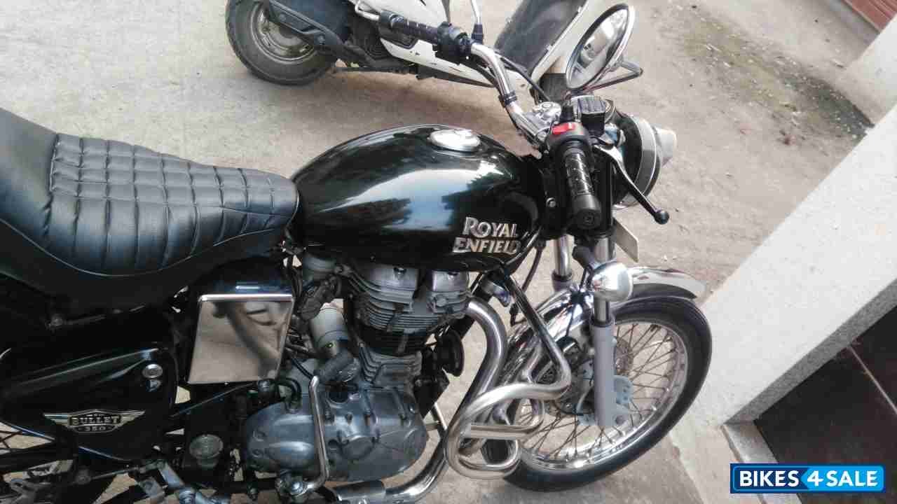 Black Royal Enfield Bullet Electra Twinspark
