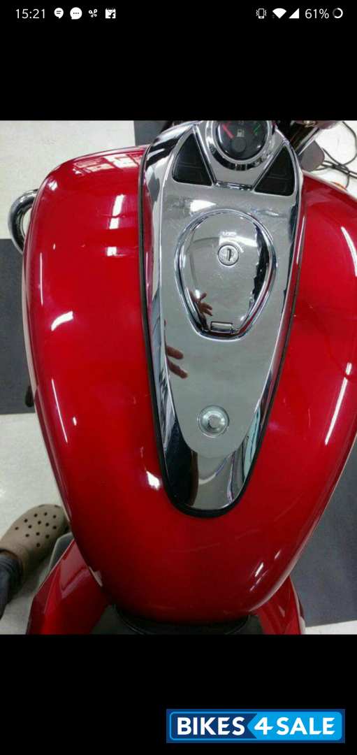 Red Bajaj Avenger 220 DTS-i