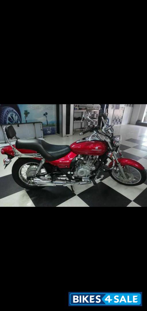 Red Bajaj Avenger 220 DTS-i