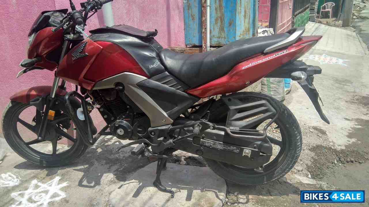 Red Honda CB Unicorn 160