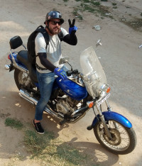Blue Bajaj Avenger 220 DTS-i