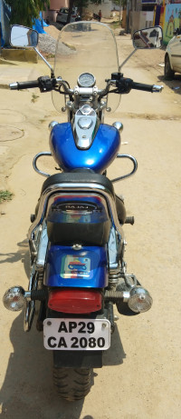 Blue Bajaj Avenger 220 DTS-i