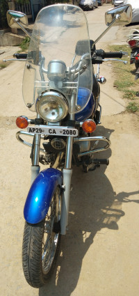 Blue Bajaj Avenger 220 DTS-i