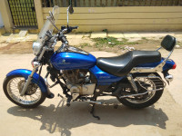 Blue Bajaj Avenger 220 DTS-i