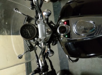 Black Bajaj Avenger 220 DTS-i