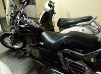Black Bajaj Avenger 220 DTS-i