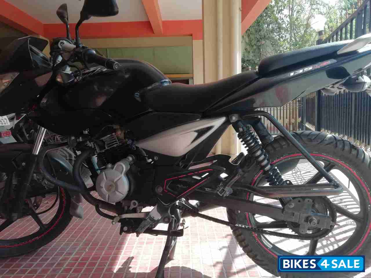 Black Bajaj Pulsar 135LS