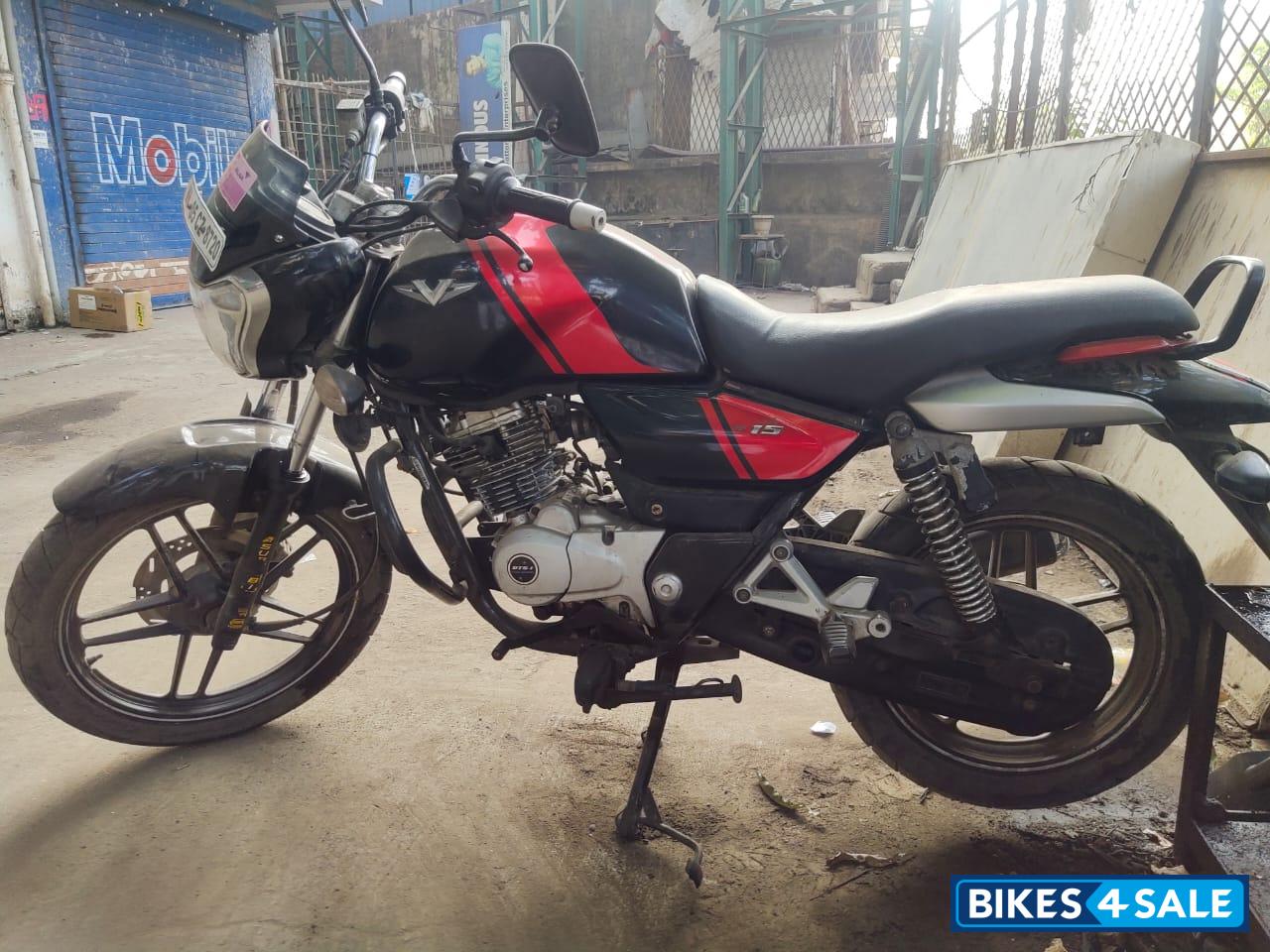 Bajaj V15