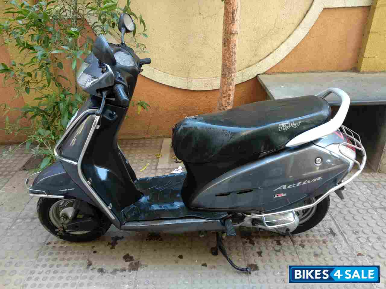 Gray Honda Activa