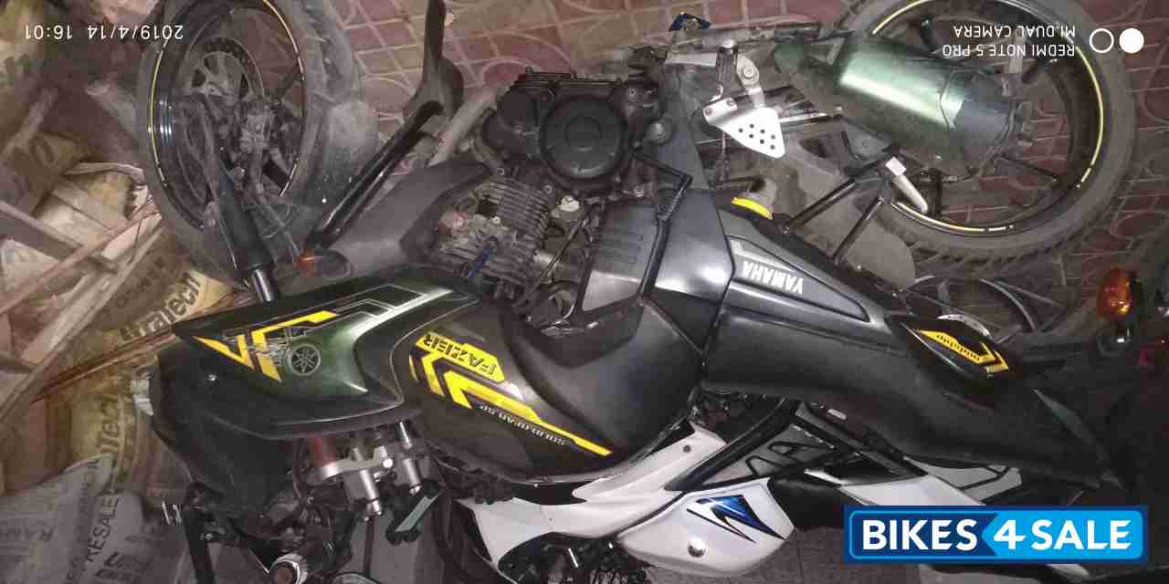 Black,green Yamaha Fazer