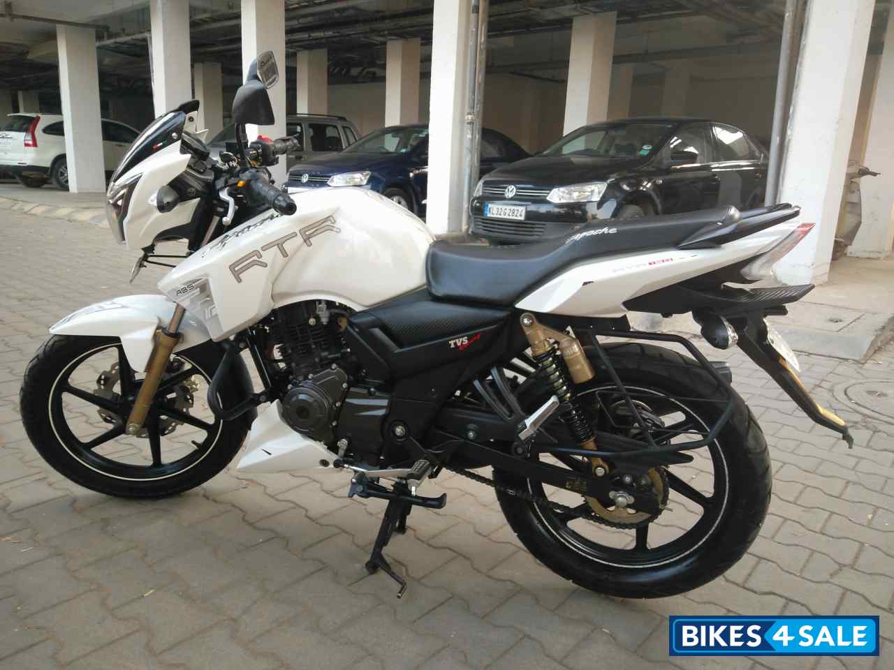 Used 2015 Model Tvs Apache Rtr 180 Abs For Sale In Bangalore Id 214013 Black And White Colour Bikes4sale