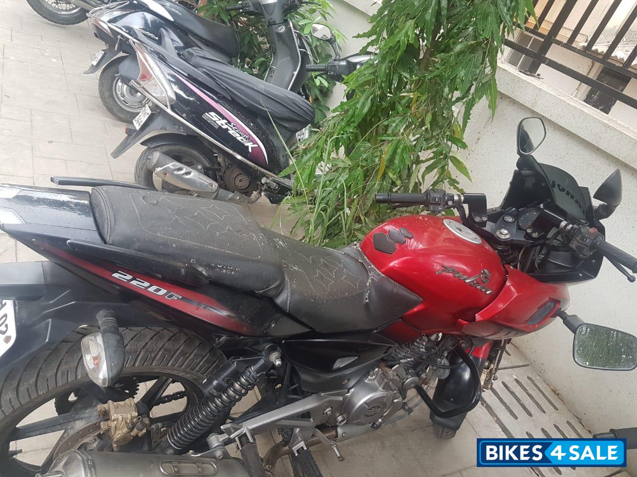 Red Bajaj Pulsar 220 DTSFi