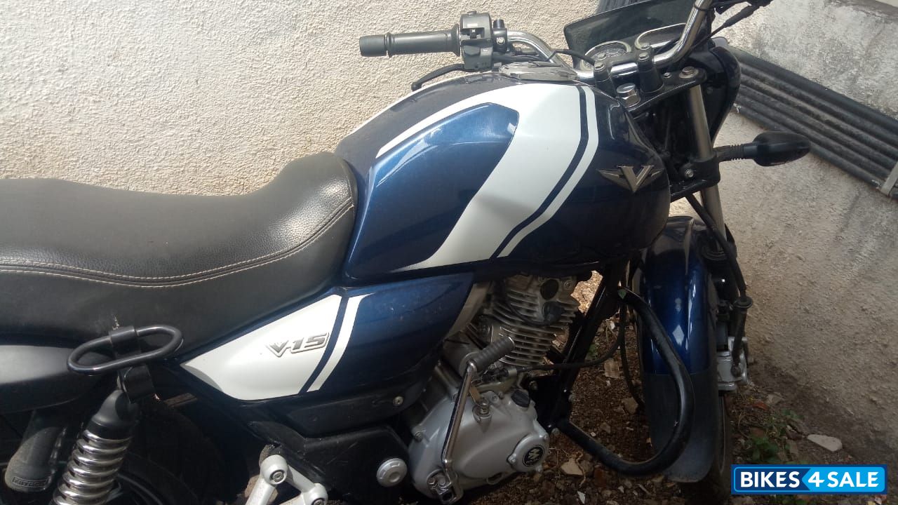 Bajaj V15
