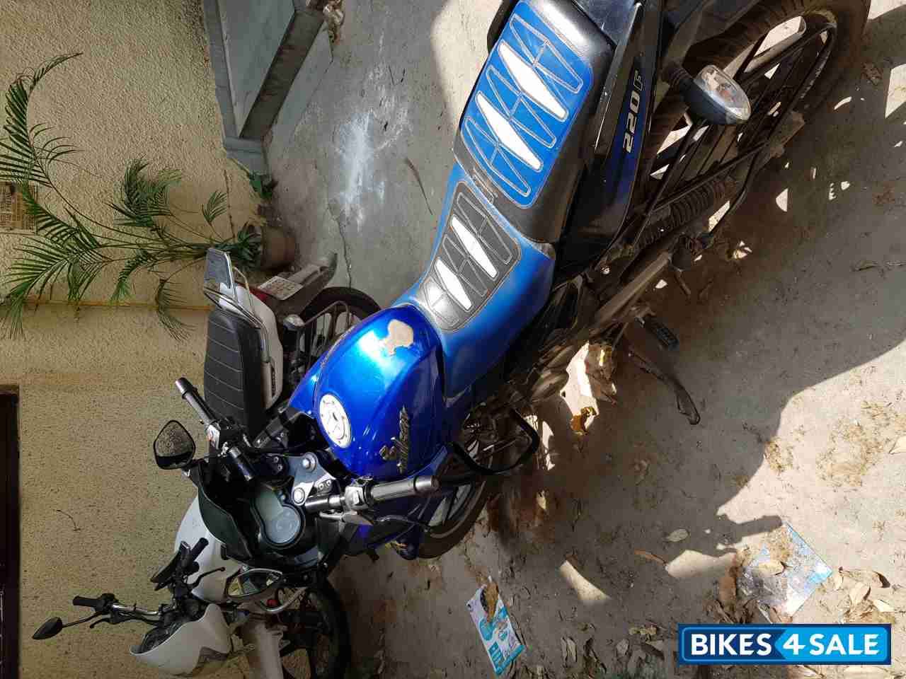 Bajaj Pulsar 220 DTSi