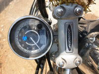 Black Bajaj Avenger Cruise 220