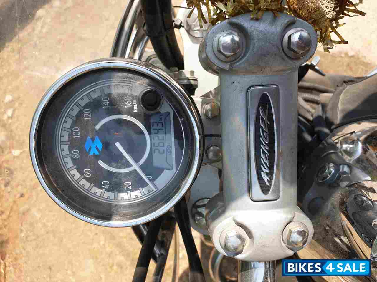 Black Bajaj Avenger Cruise 220