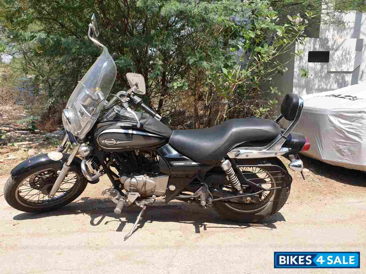 Black Bajaj Avenger Cruise 220