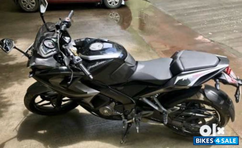 Black Bajaj Pulsar RS 200 ABS