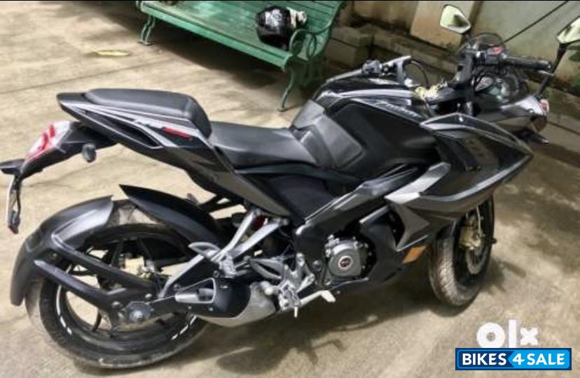 Black Bajaj Pulsar RS 200 ABS Black Bajaj Pulsar RS 200 ABS