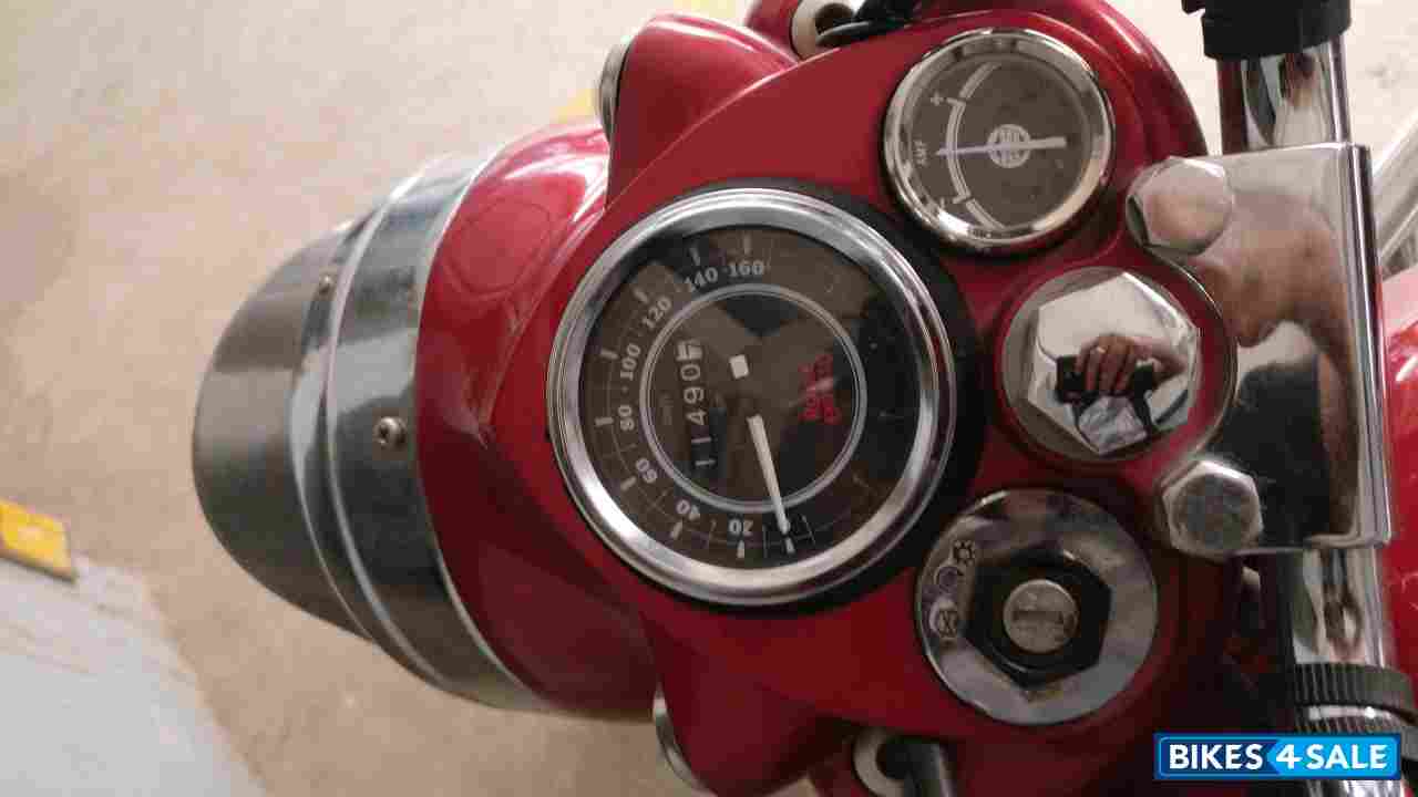 Red Royal Enfield Bullet 350 ES