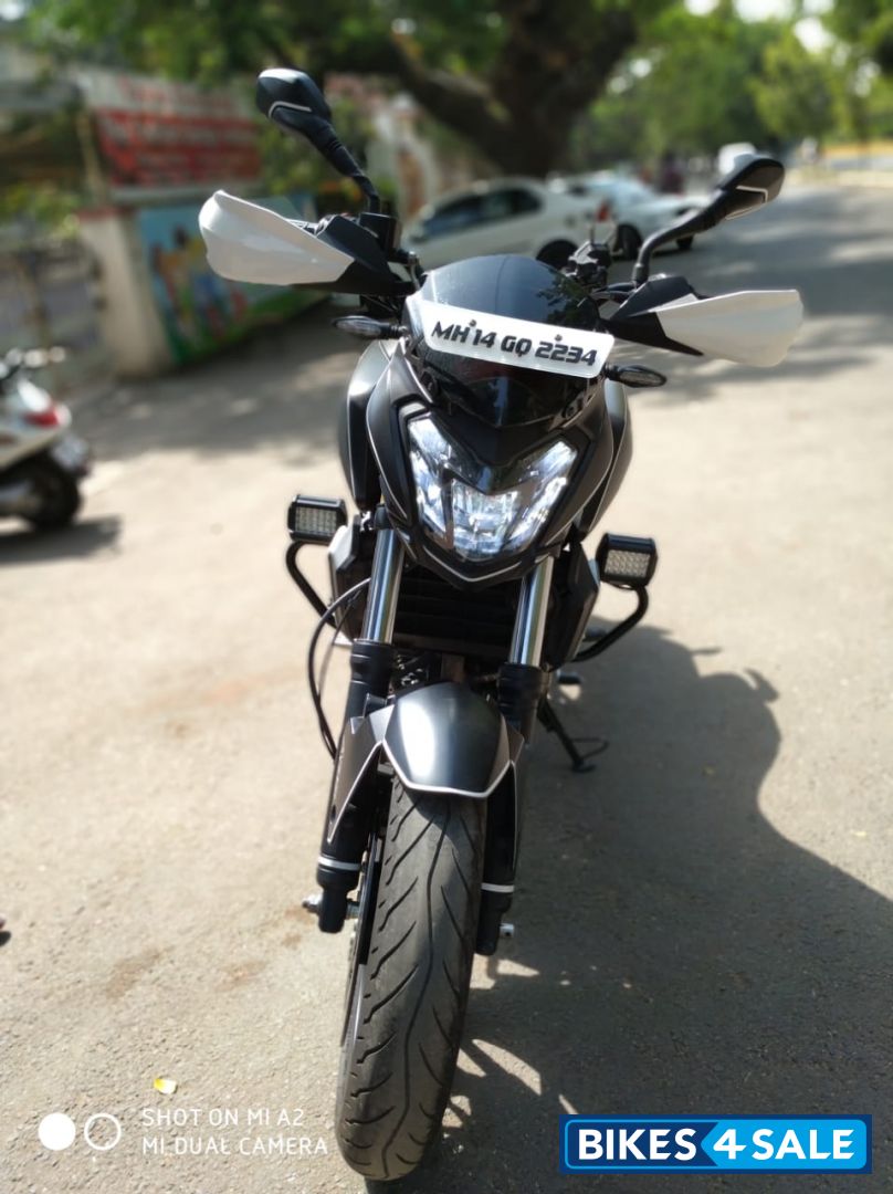 Black Bajaj Dominar 400 Disc
