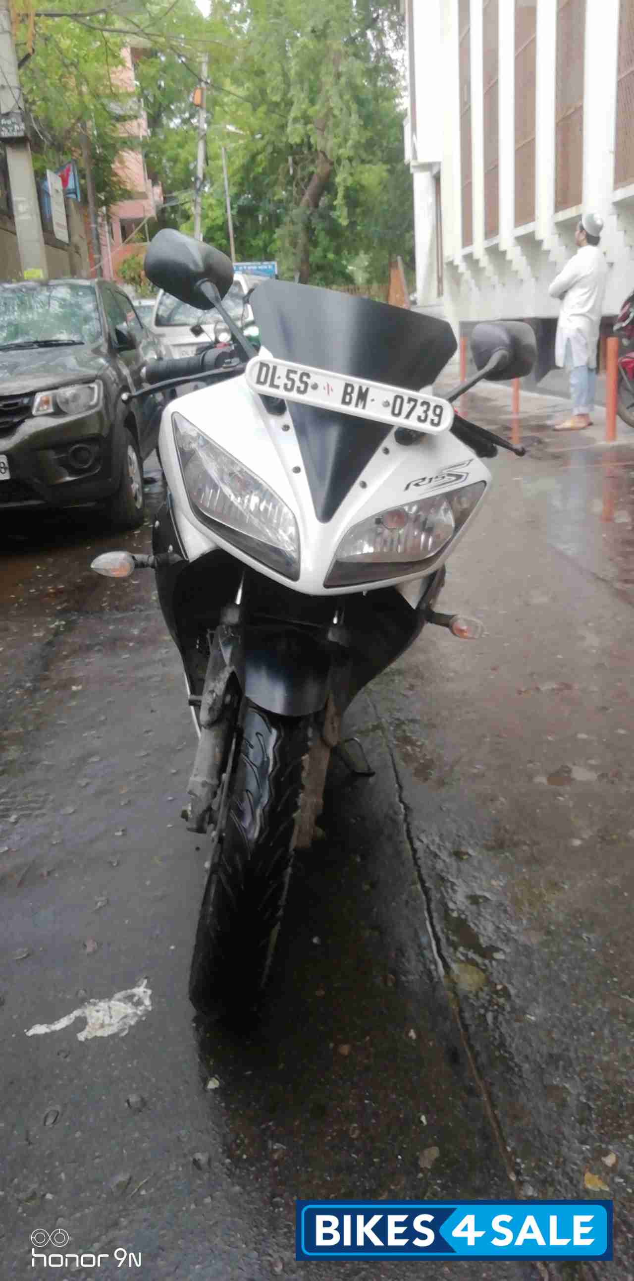 White Yamaha YZF R15 S