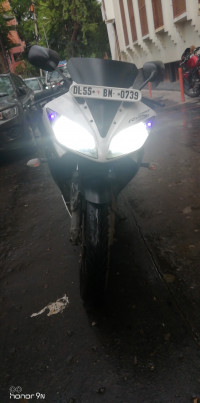 White Yamaha YZF R15 S